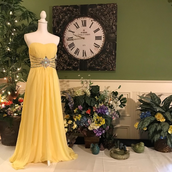 Dresses & Skirts - Formal evening prom dress